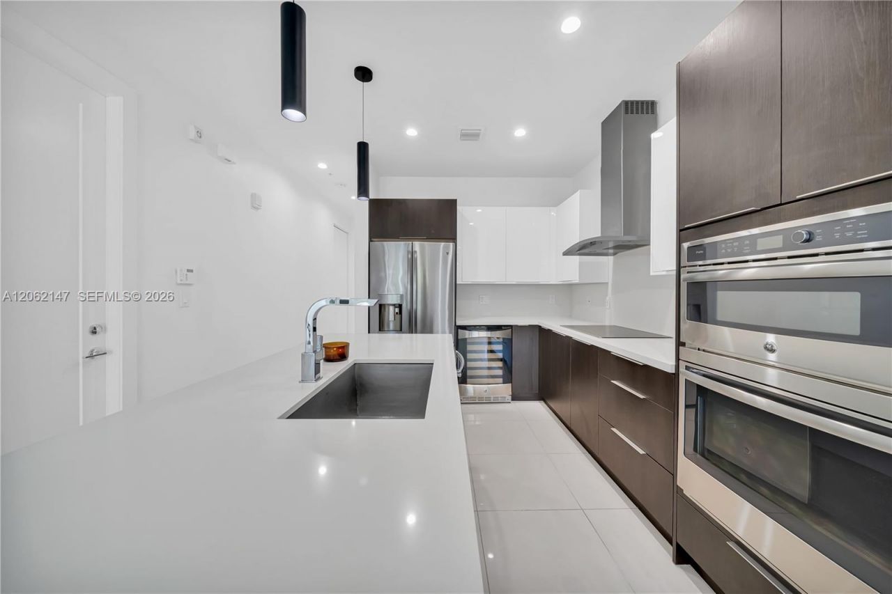 6310 NW 103rd Pl, Unit 201, Doral, FL 33178 Photo