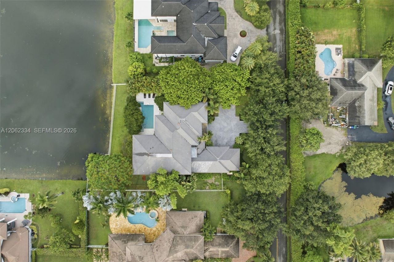 10708 Indian Trl, Cooper City, FL 33328 Photo