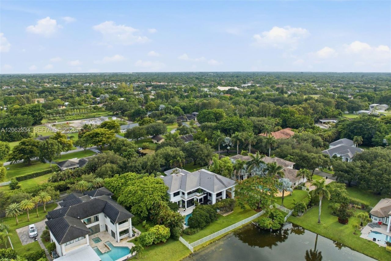 10708 Indian Trl, Cooper City, FL 33328 Photo