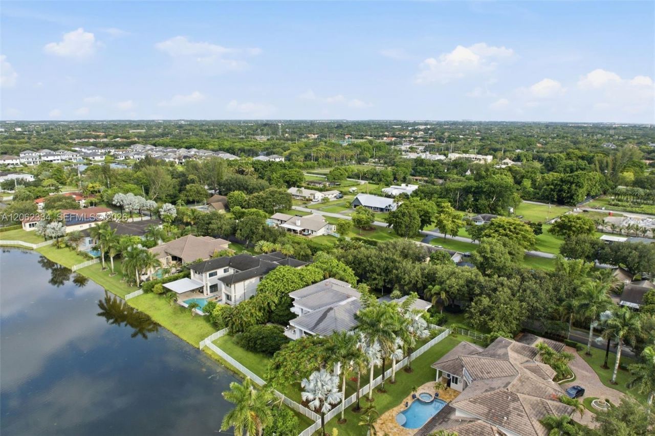 10708 Indian Trl, Cooper City, FL 33328 Photo