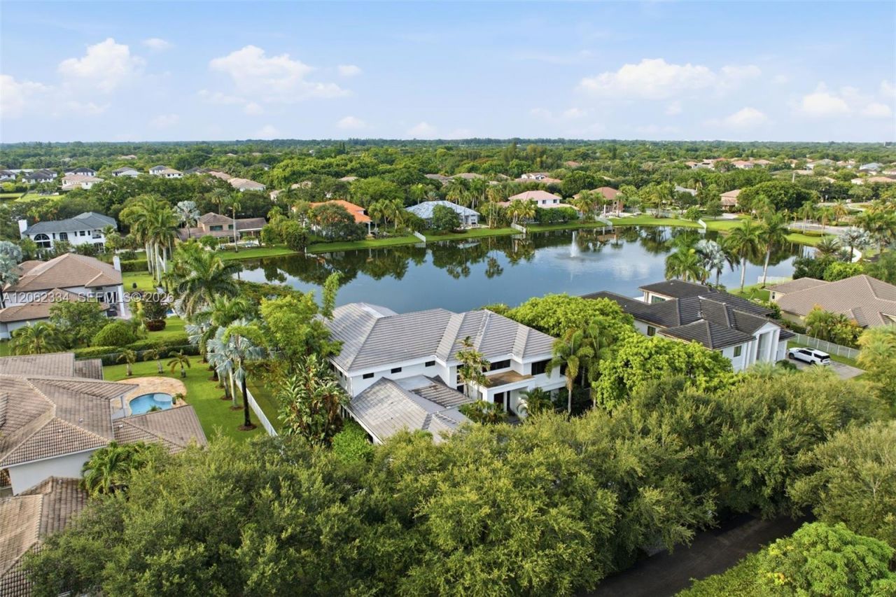 10708 Indian Trl, Cooper City, FL 33328 Photo
