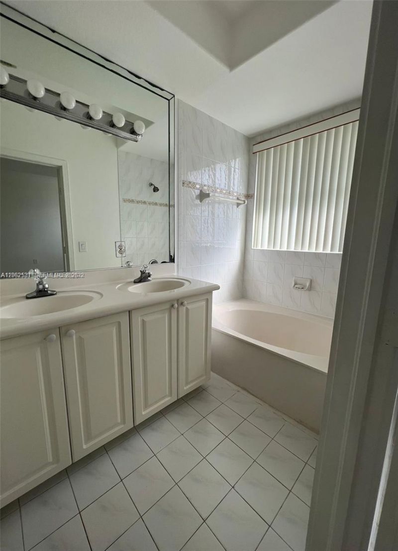4847 NW 108th Ct , Doral, FL 33178 Photo