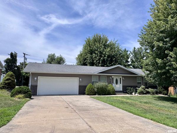 106 HOLDEN Terrace, Macomb, IL 61455