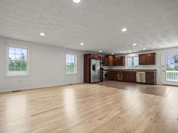 6 Fairlawn, Burlington, MA 01803