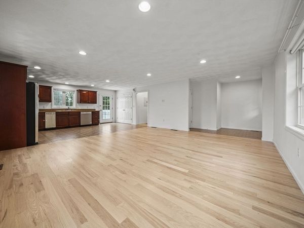 6 Fairlawn, Burlington, MA 01803