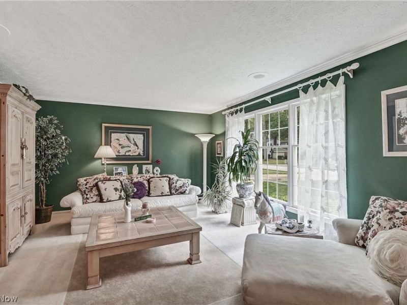 577 Debbington Drive, Bay Village, OH 44140 Photo 2