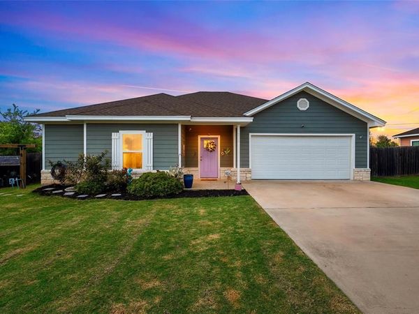 215 Greenbriar Street , Robinson, TX 76706