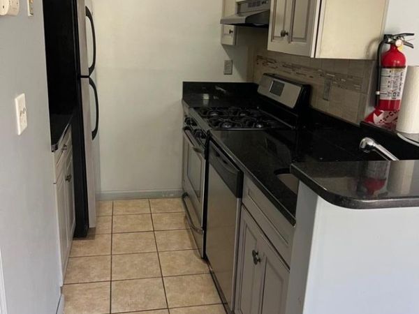 68 Crosspointe Dr, East Brunswick, NJ 08816
