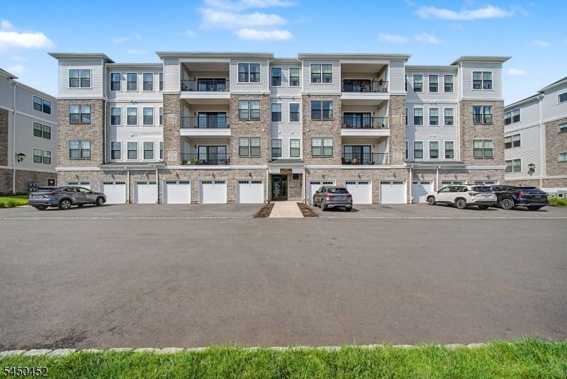 13 Whitney Ave, Morris Plains, NJ 07950 Main Photo