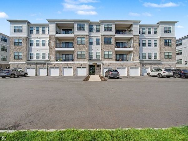 13 Whitney Ave, Morris Plains, NJ 07950