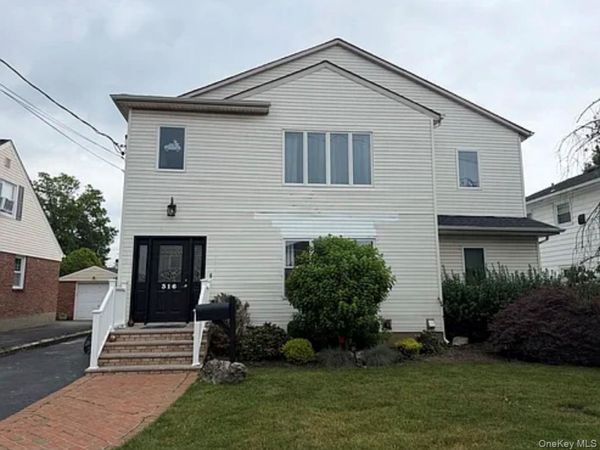 316 Euston Road S, Garden City, NY 11530