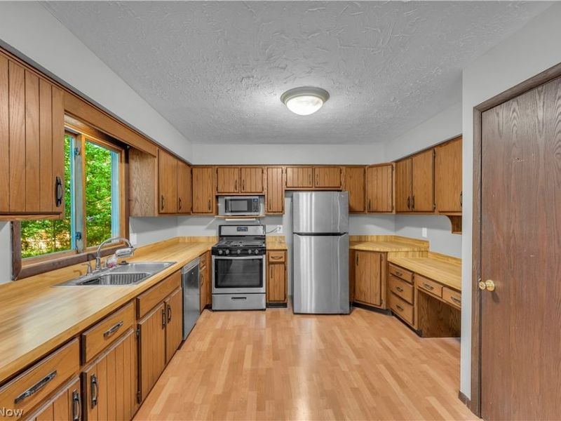 27371 Bagley Road, Olmsted Township, OH 44138 Photo 10