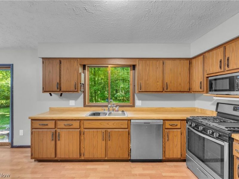 27371 Bagley Road, Olmsted Township, OH 44138 Photo 11