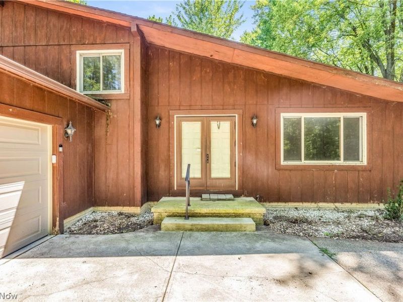 27371 Bagley Road, Olmsted Township, OH 44138 Photo 2