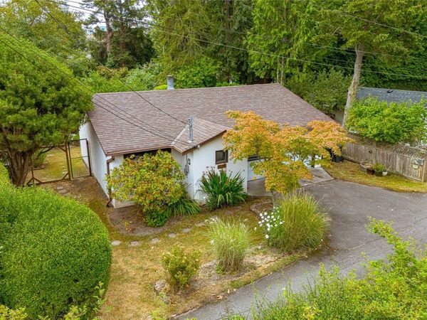 A-1143 Munro St , Esquimalt, BC V9A 5P3