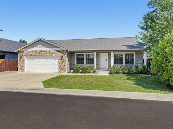 876 Holley Way, Central Point, OR 97502