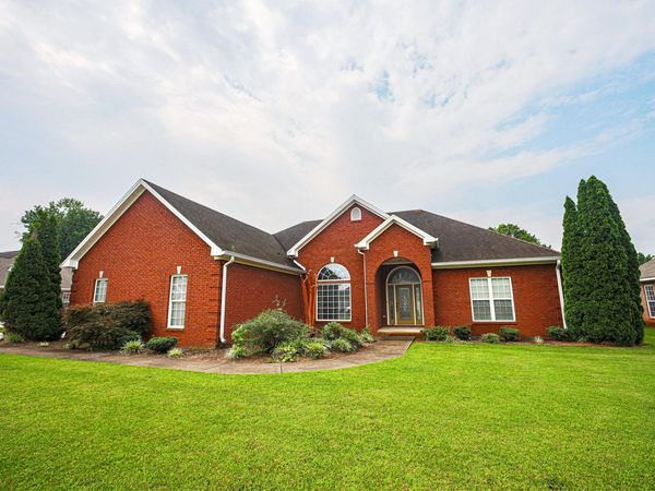 1806 Woodside, Muscle Shoals, AL 35661