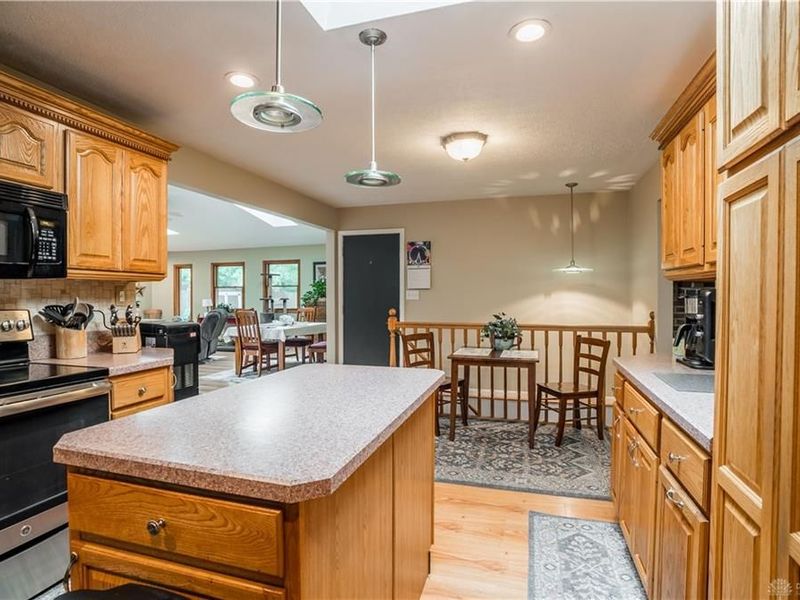 950 Suncrest Drive, Springfield, OH 45503 Photo 9