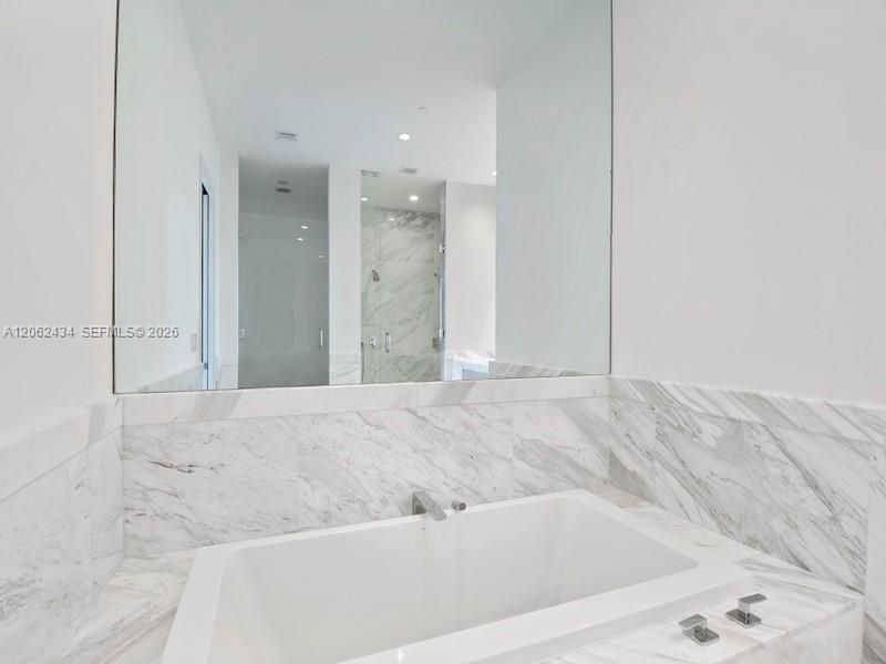 2811 S Bayshore Dr, Unit 5C, Coconut Grove, FL 33133 Photo