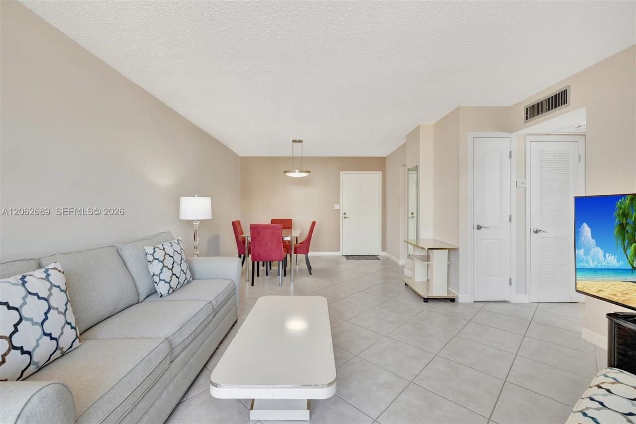 3113 S Ocean Dr, Unit 804, Hallandale Beach, FL 33009 Photo