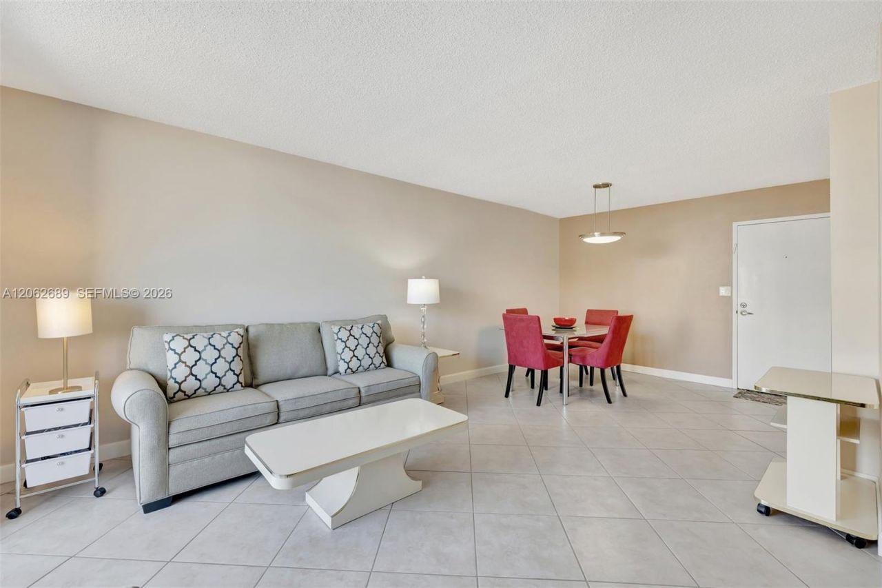 3113 S Ocean Dr, Unit 804, Hallandale Beach, FL 33009 Photo