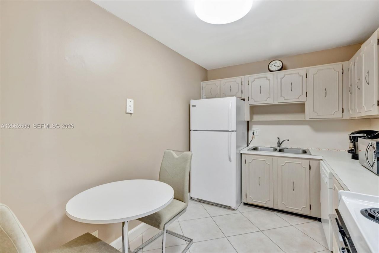 3113 S Ocean Dr, Unit 804, Hallandale Beach, FL 33009 Photo
