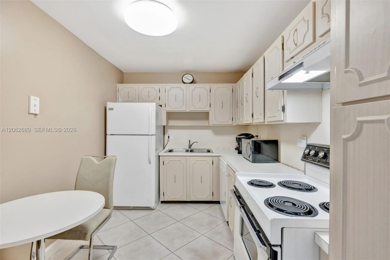 3113 S Ocean Dr, Unit 804, Hallandale Beach, FL 33009 Photo