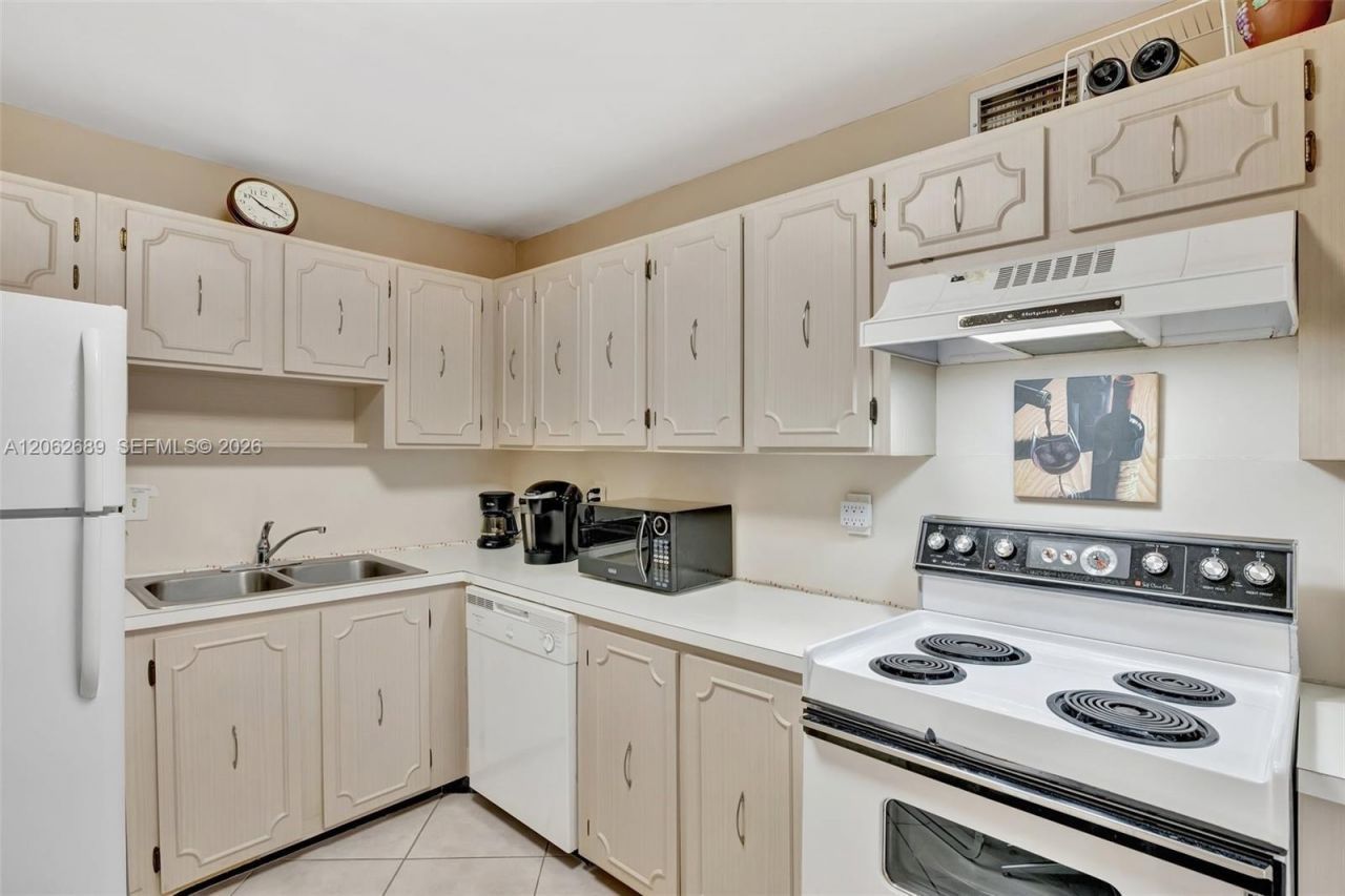 3113 S Ocean Dr, Unit 804, Hallandale Beach, FL 33009 Photo