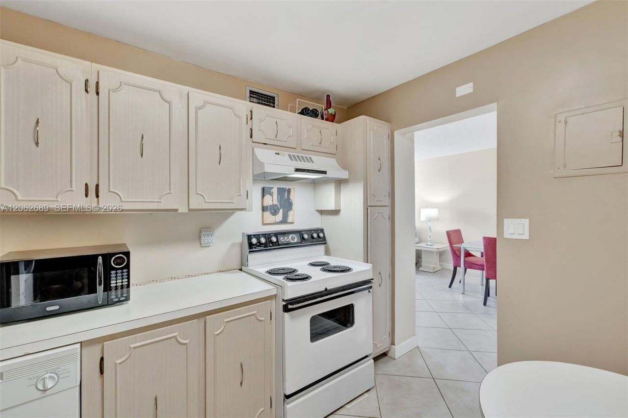3113 S Ocean Dr, Unit 804, Hallandale Beach, FL 33009 Photo