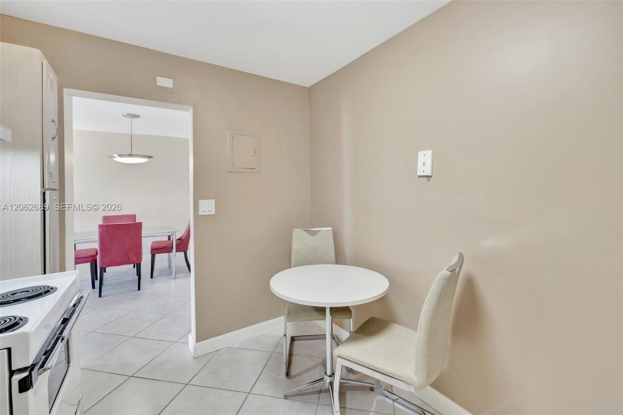 3113 S Ocean Dr, Unit 804, Hallandale Beach, FL 33009 Photo