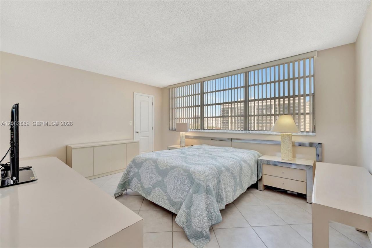 3113 S Ocean Dr, Unit 804, Hallandale Beach, FL 33009 Photo