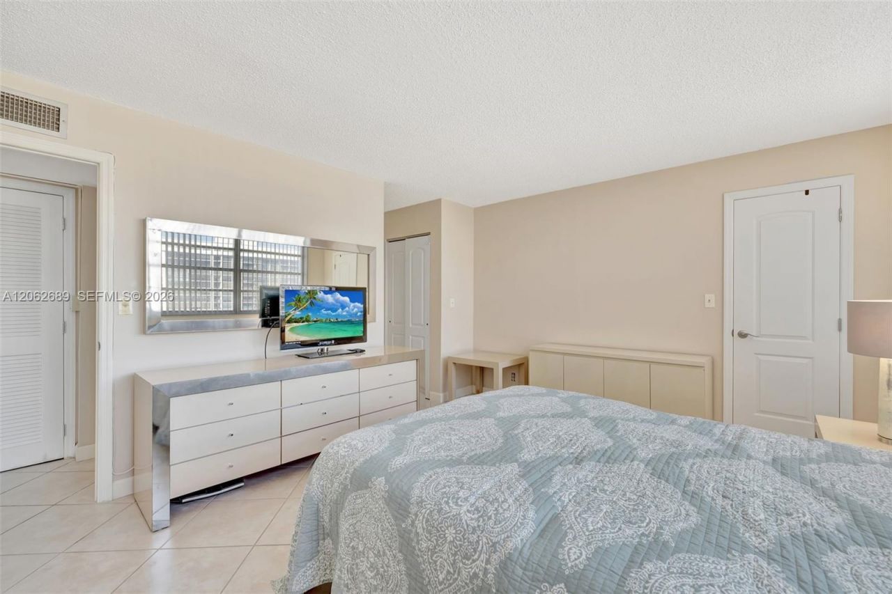 3113 S Ocean Dr, Unit 804, Hallandale Beach, FL 33009 Photo