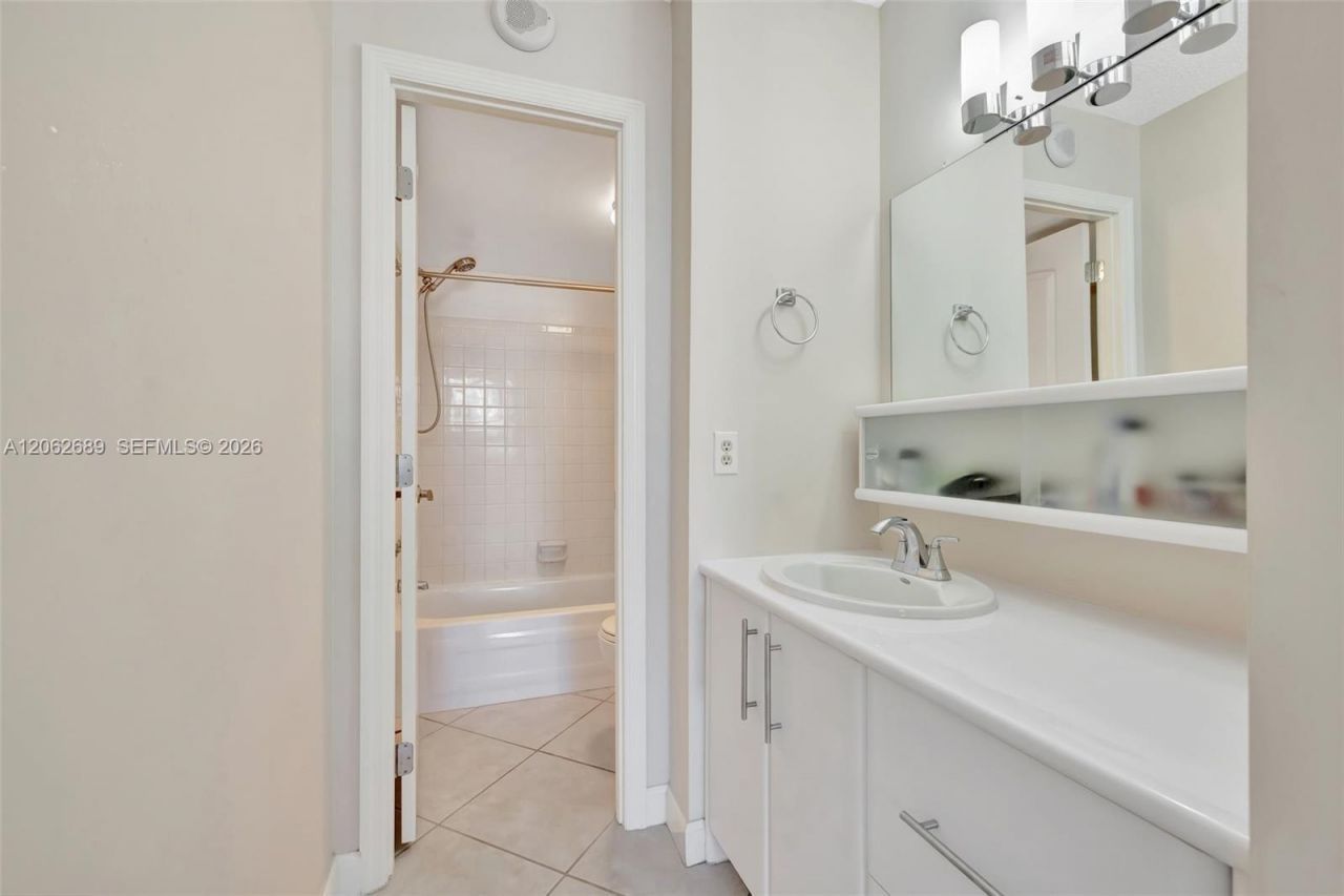 3113 S Ocean Dr, Unit 804, Hallandale Beach, FL 33009 Photo