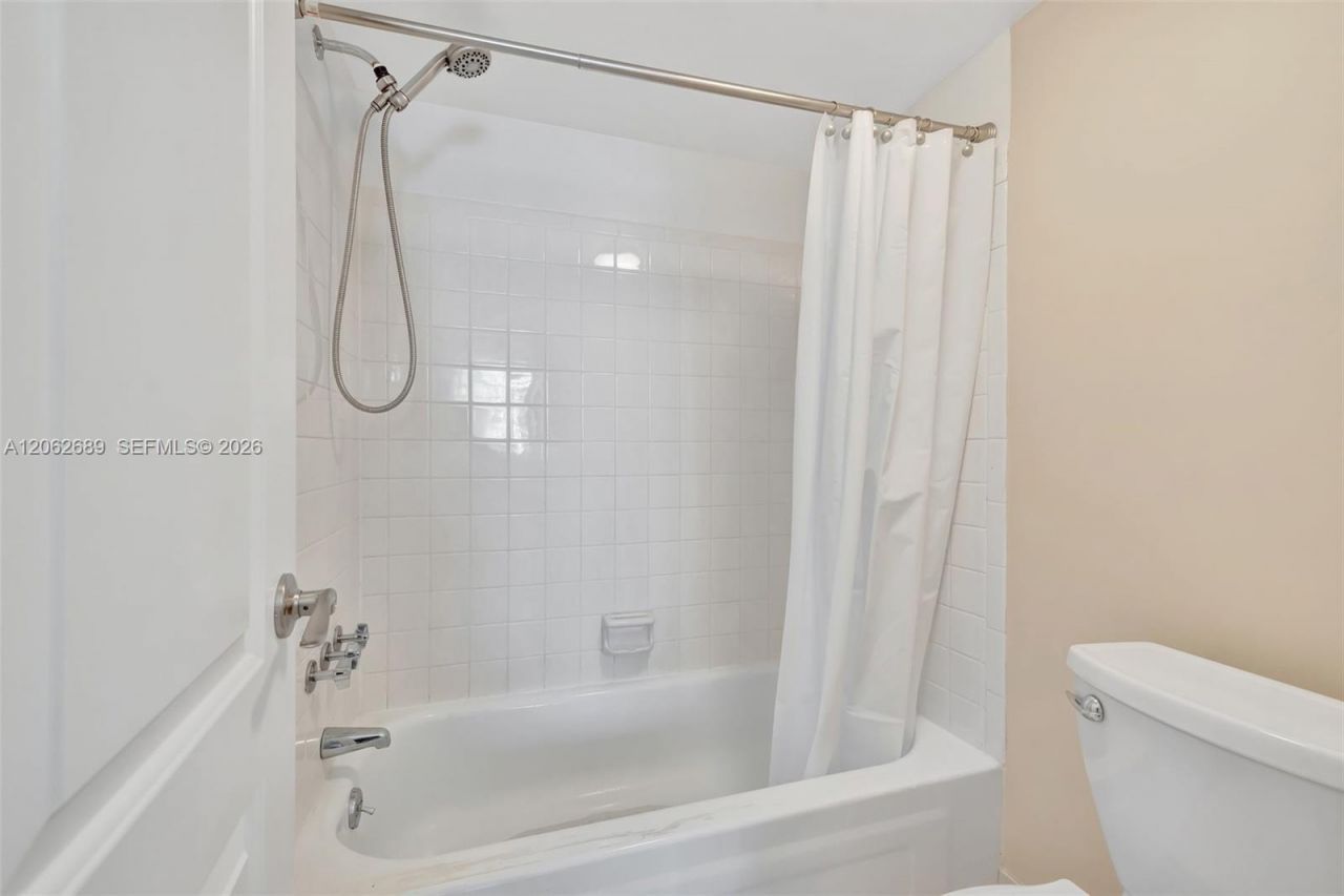 3113 S Ocean Dr, Unit 804, Hallandale Beach, FL 33009 Photo