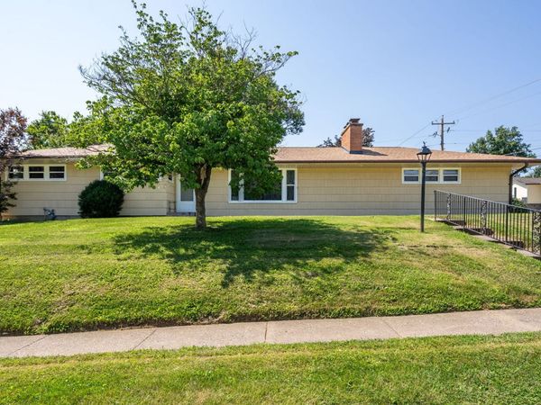 2605 E Central Park Avenue , Davenport, IA 52803