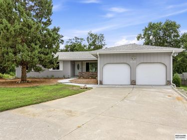 10061 Miami Circle, Omaha, NE 68134