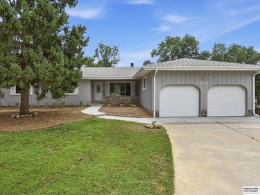 10061 Miami Circle, Omaha, NE 68134