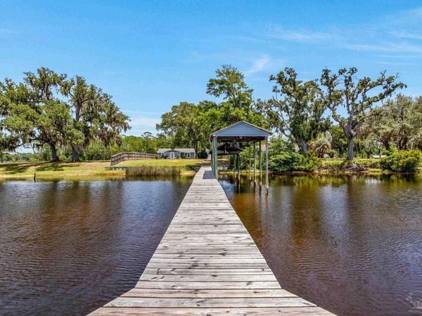 7631 Petersen Pt Rd, Milton, FL 32583