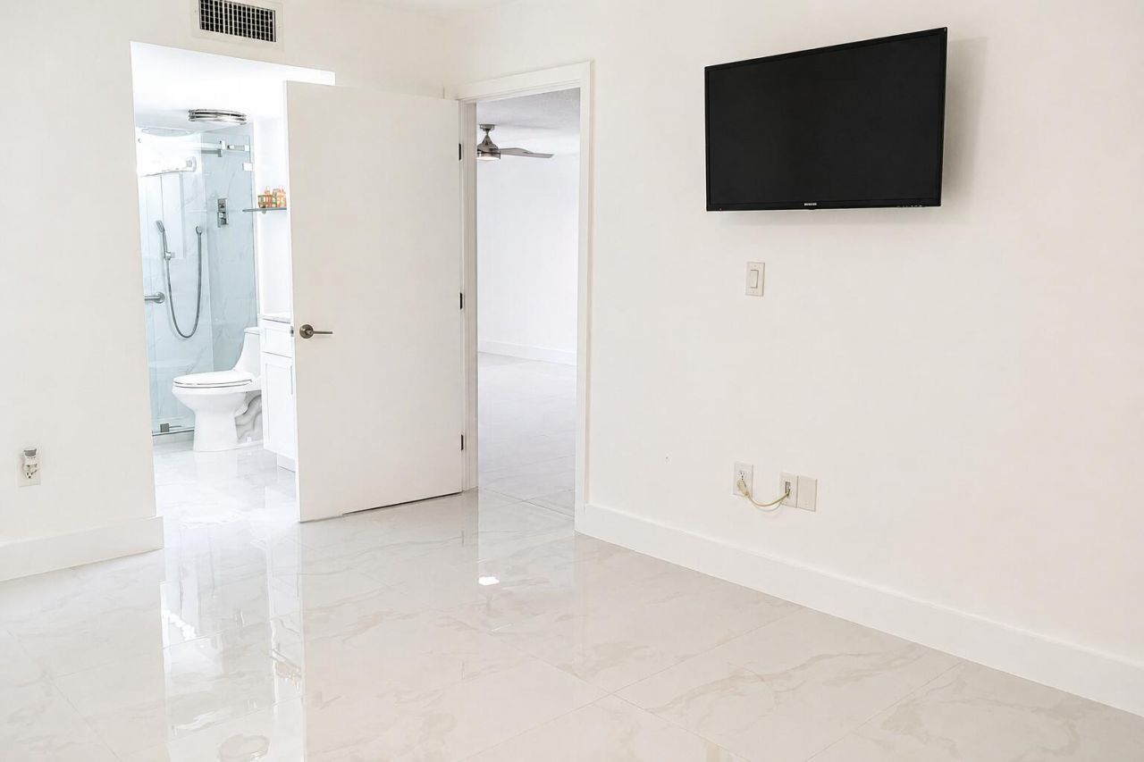 10317 NW 9th St Circle, Unit 102-9, Miami, FL 33172 Photo