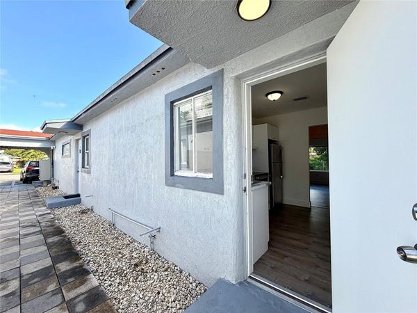 614 NE 3rd Street, Unit 8, Hallandale Beach, FL 33009