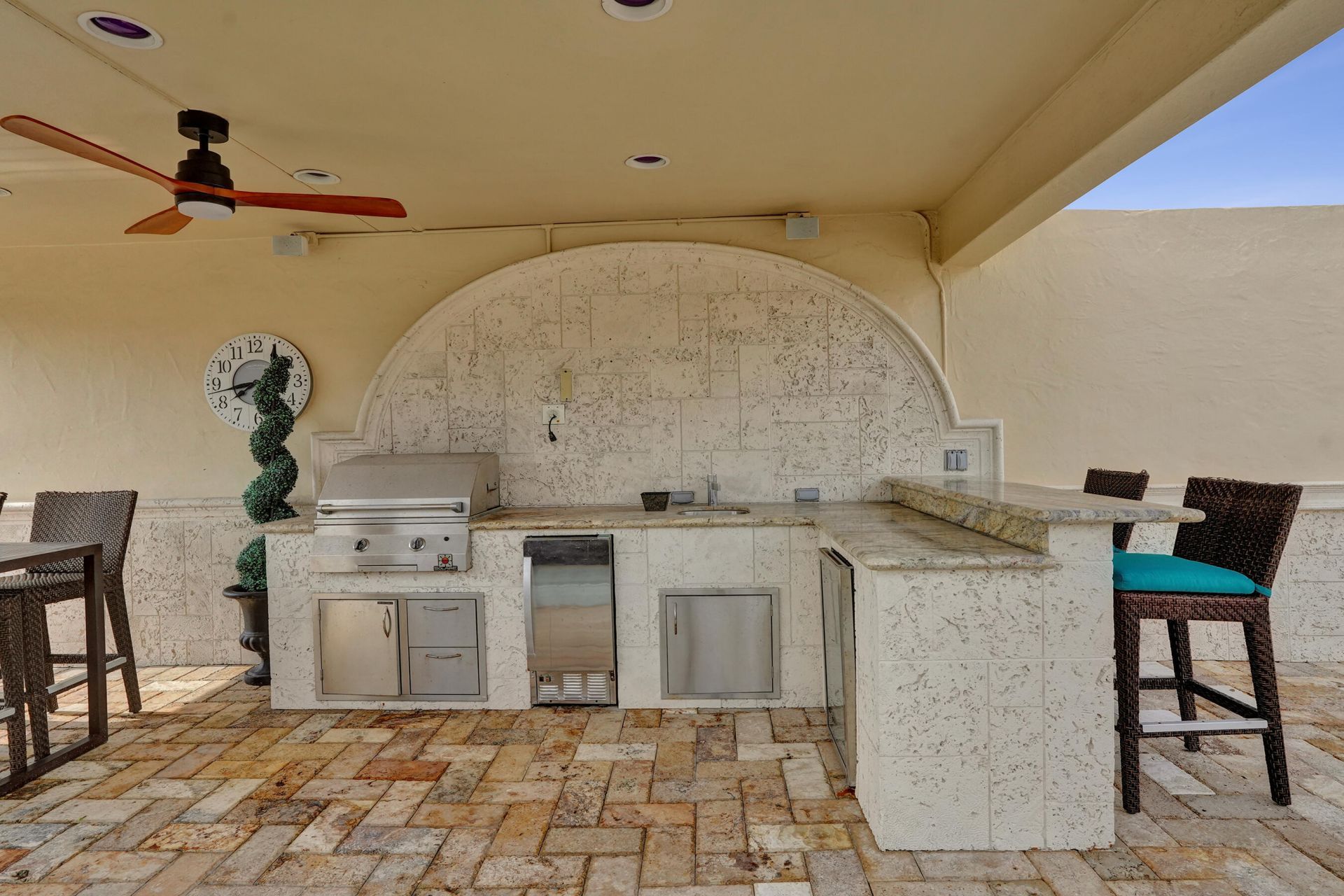 210 Hendricks Isle, Fort Lauderdale, FL 33301 Photo