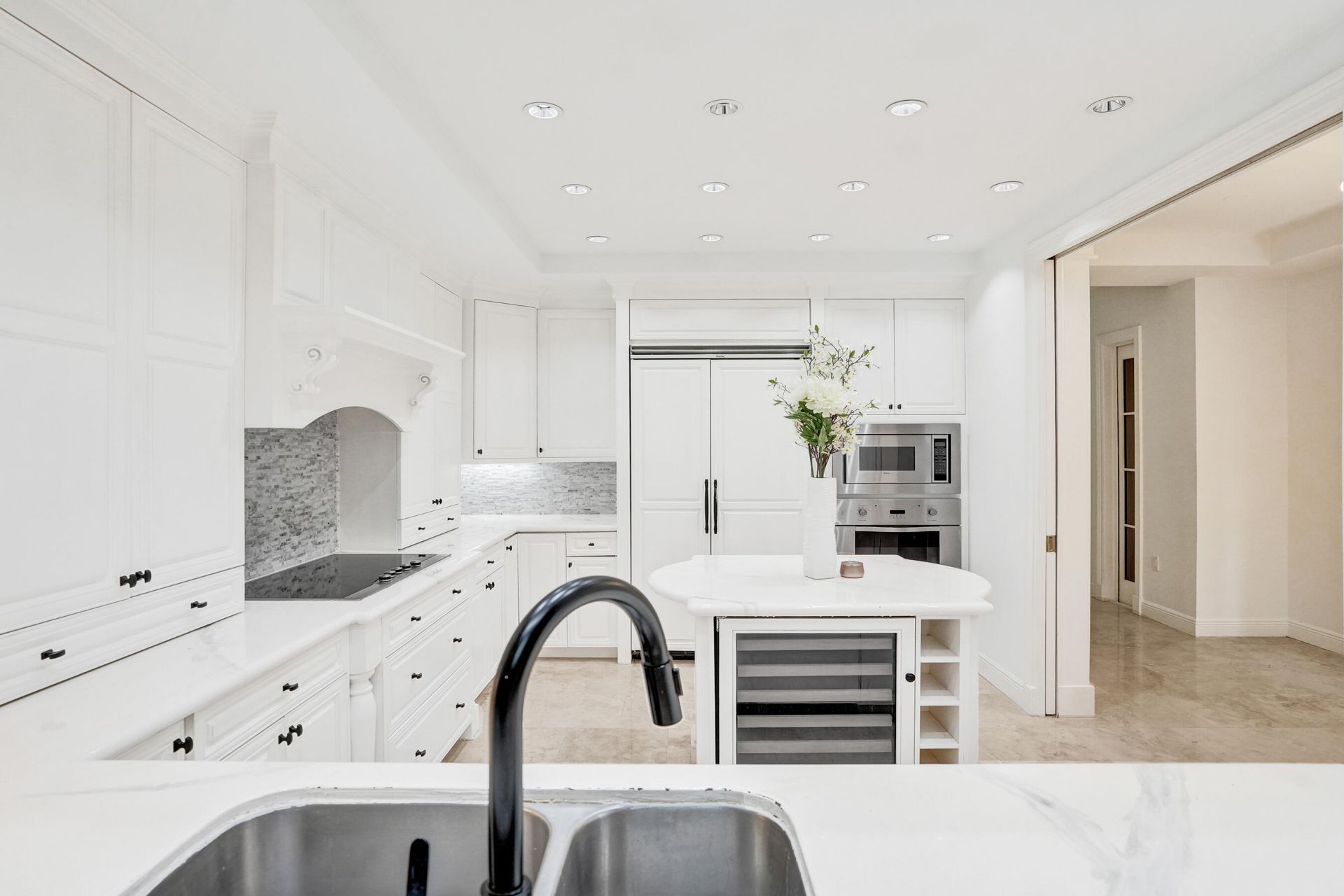 210 Hendricks Isle, Fort Lauderdale, FL 33301 Photo