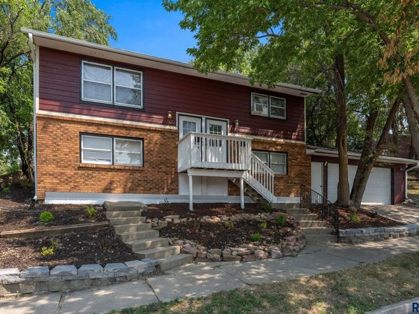 1500 1504 E 11th St, Sioux Falls, SD 57103