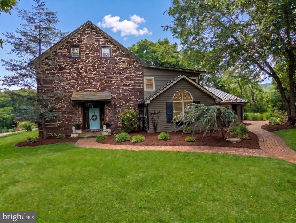741 WYNDAMERE ROAD , LEWISBERRY, PA 17339