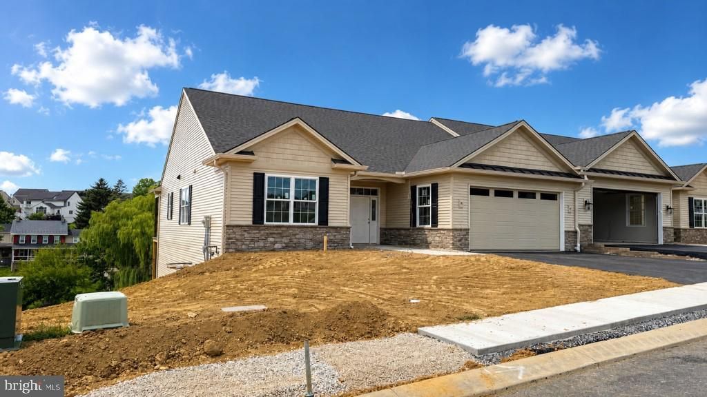 424 LEDGE ROCK DRIVE , YORK, PA 17402