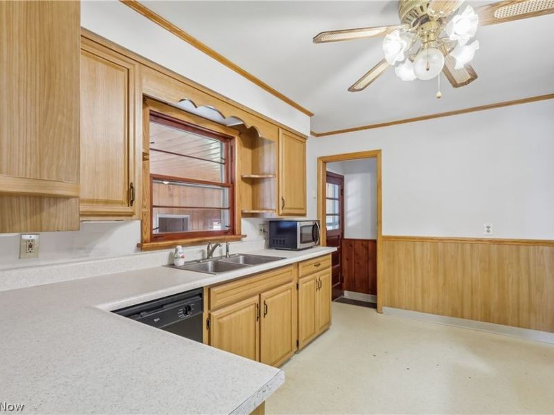 901 S Belle Vista Avenue , Youngstown, OH 44509 Photo 2