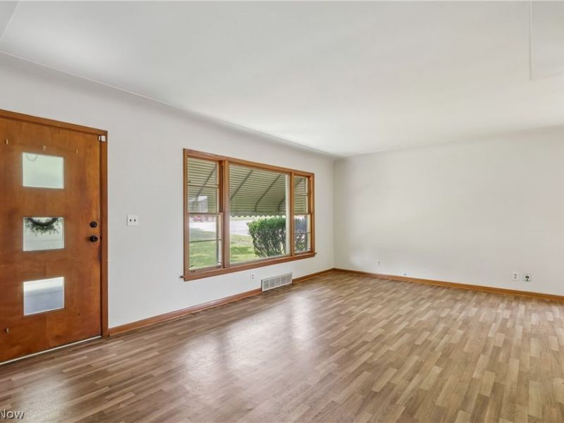 901 S Belle Vista Avenue , Youngstown, OH 44509 Photo 3