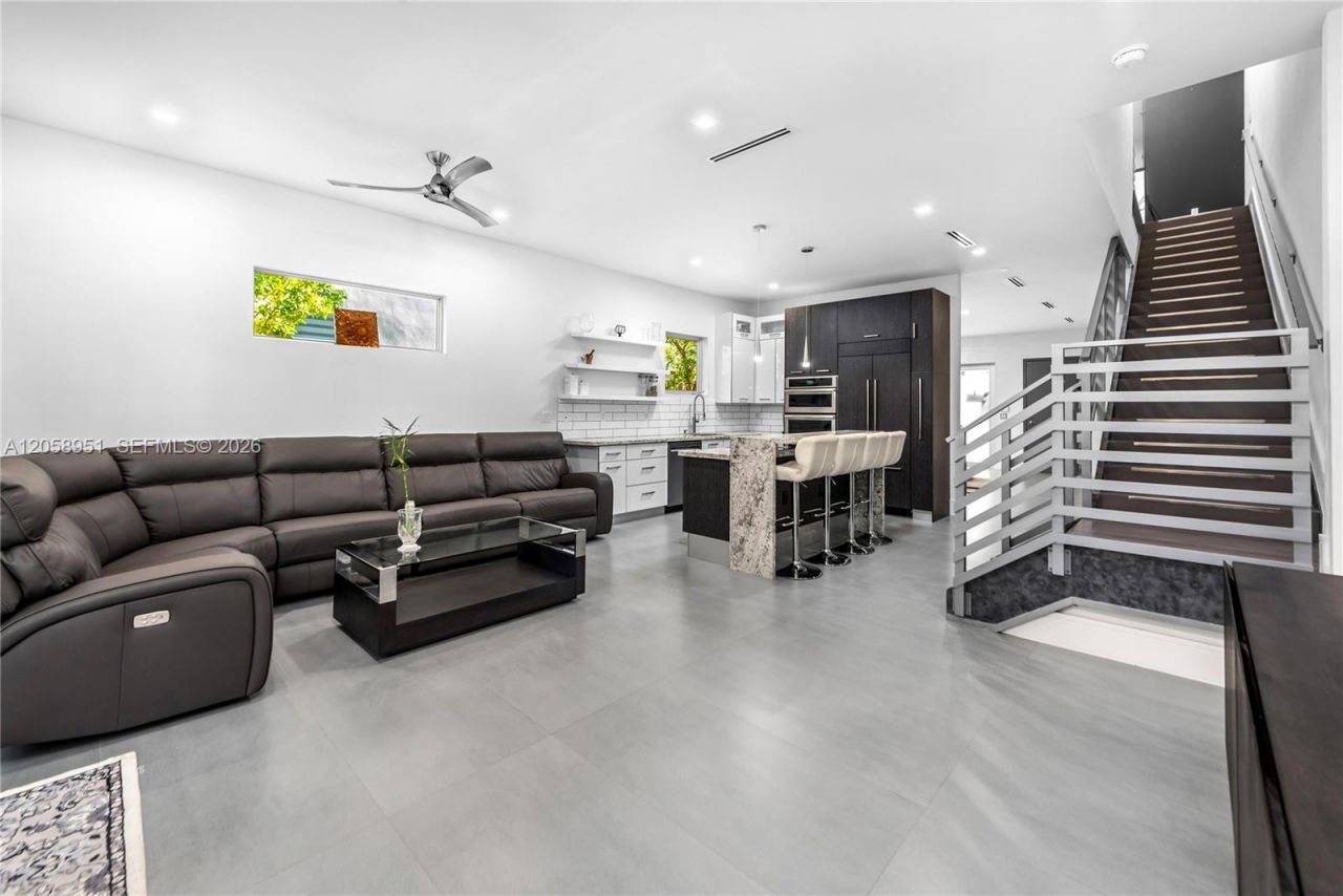 3067 Carter St , Miami, FL 33133 Photo