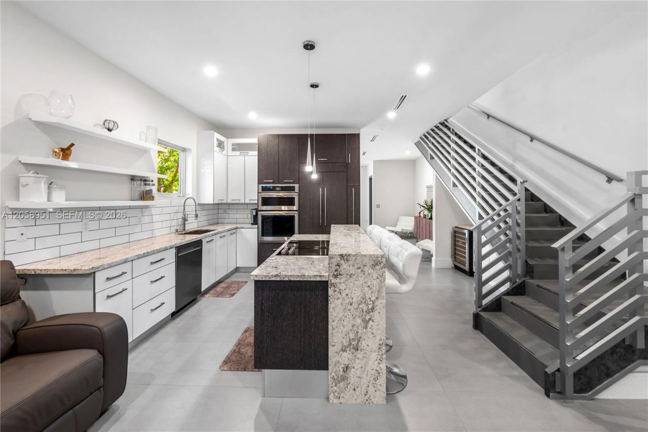 3067 Carter St , Miami, FL 33133 Photo