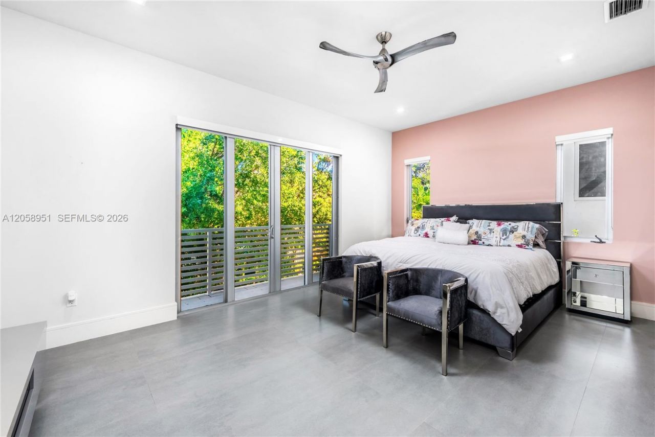 3067 Carter St , Miami, FL 33133 Photo